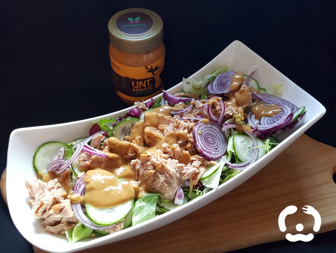 Salata de ton si unt de arahide