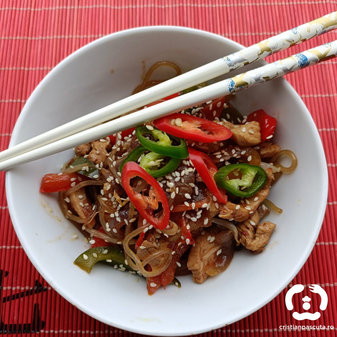 Pixian style noodles cu pui si legume